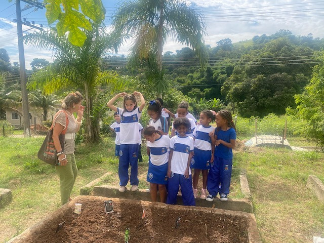 Santo Adolfo kids learn how to maintain saplings
