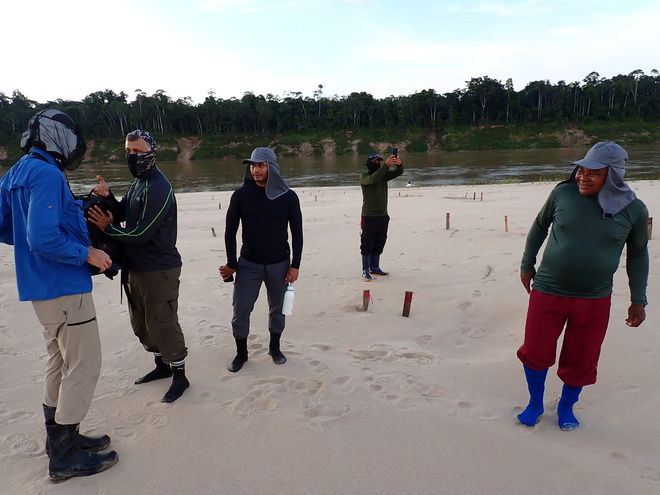 Instituto Jurua and Rainforest Concern Team learn about turtle nesting beach protections
